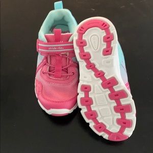 Stride rite size 9 sneakers never been worn